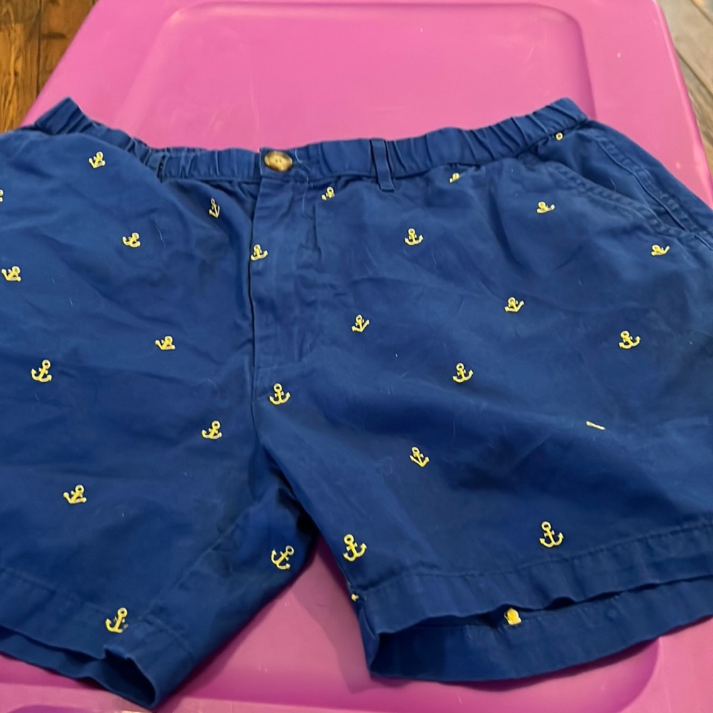 Chubbies navy blue with yellow anchor mens xl shorts